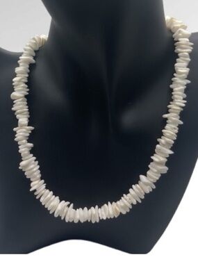 VINTAGE WHITE SHELL CHOKER NECKLACE UNISEX